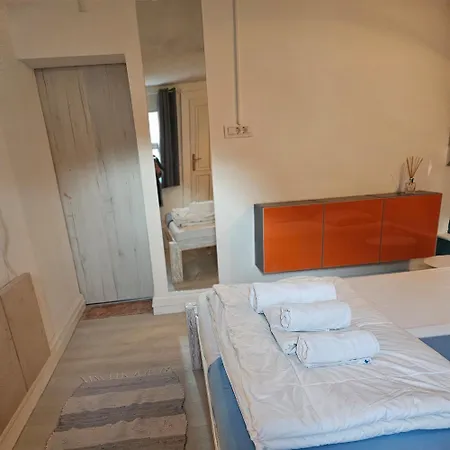 Con Ingresso Privato E Vista Giardino